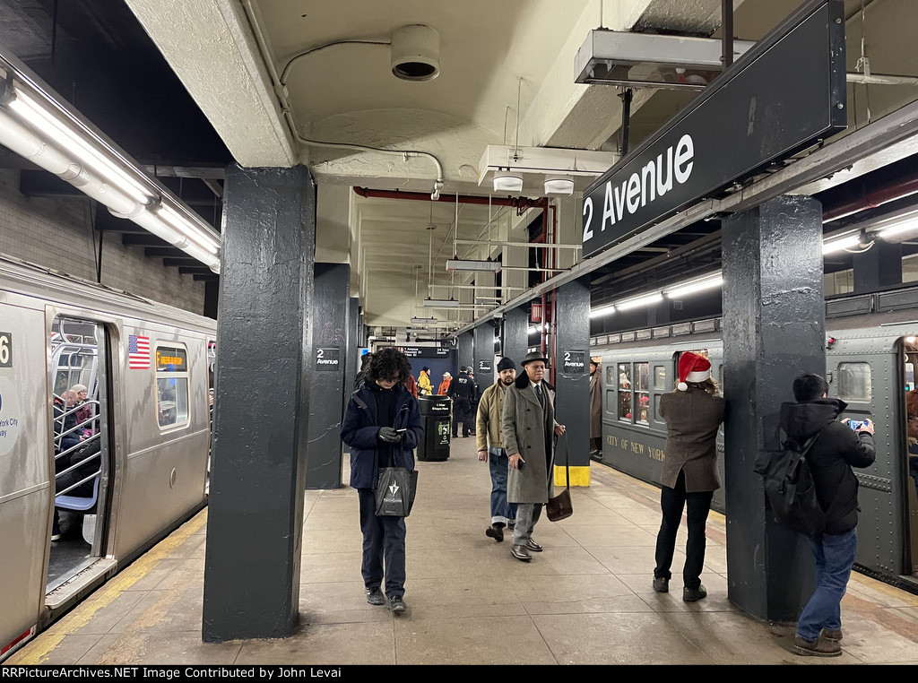 NYCTA Subway Action at 2nd Ave Sta